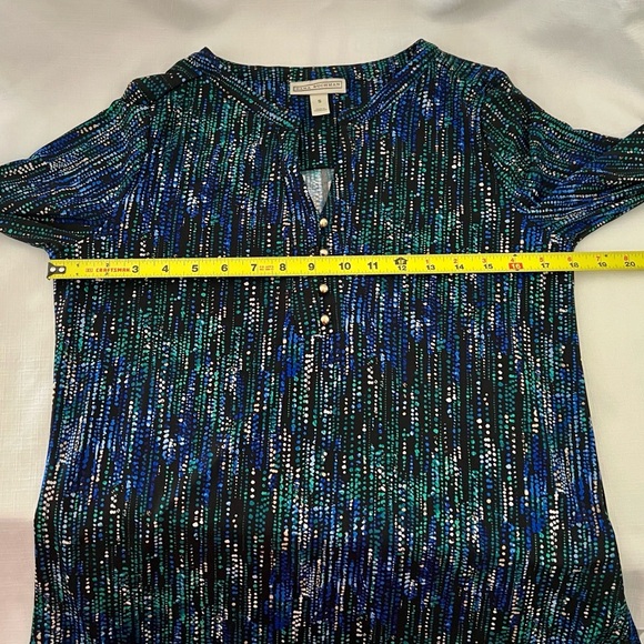 Dana Buchman / 2~Colorful Blouses With Sleeves / Identically The Same. - Picture 13 of 14